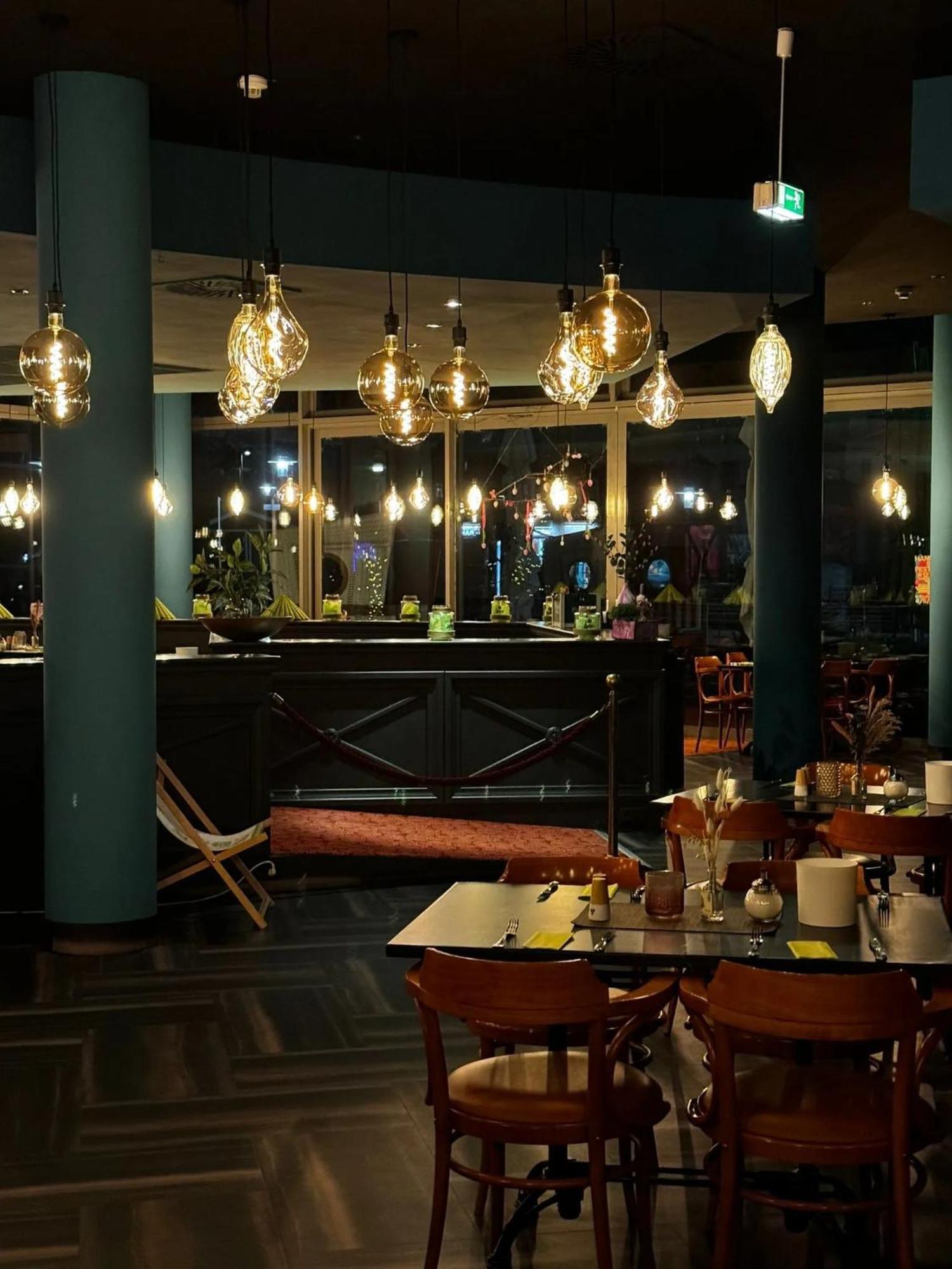 Hotel Stadthafen Щаде Екстериор снимка